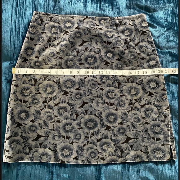 Ann Taylor Velvet Stretch Fabric Skirt - Grey Blue Floral - Size 10 - Picture 7 of 7